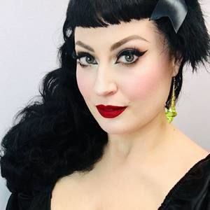 Meet your Posher, Christina